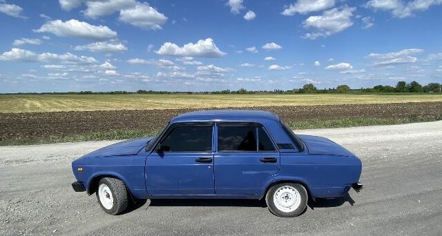 Синий ВАЗ 2105, объемом двигателя 1.5 л и пробегом 104 тыс. км за 492 $, фото 5 на Automoto.ua