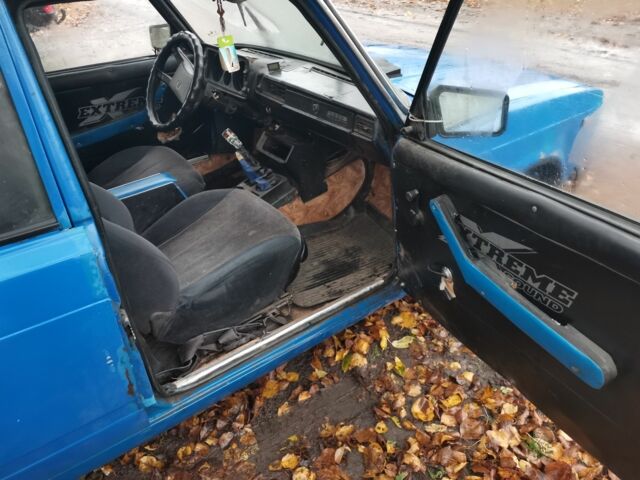 Синий ВАЗ 2105, объемом двигателя 1.5 л и пробегом 200 тыс. км за 450 $, фото 6 на Automoto.ua