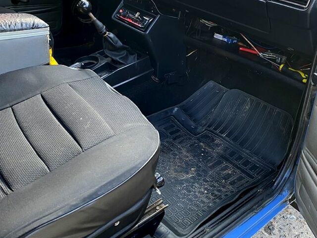 Синий ВАЗ 2105, объемом двигателя 1.3 л и пробегом 150 тыс. км за 1050 $, фото 5 на Automoto.ua