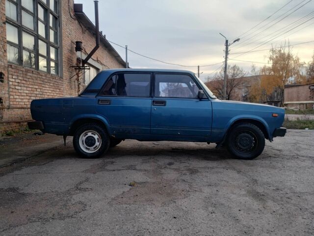 ВАЗ 2105 1991 в Конотопе на Automoto.ua Синий ВАЗ 2105, объемом двигателя 1.6 л и пробегом 13 тыс. км за 835 $, фото 4 на Automoto.ua