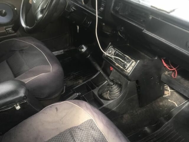 Синий ВАЗ 2105, объемом двигателя 1.3 л и пробегом 300 тыс. км за 626 $, фото 6 на Automoto.ua