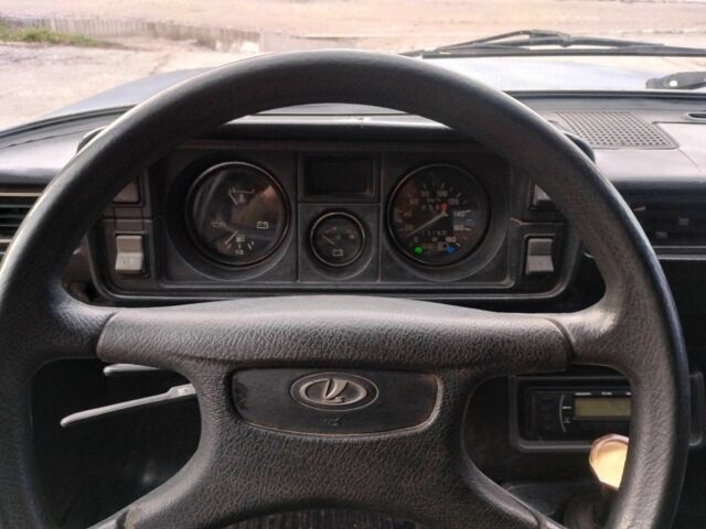 ВАЗ 2105 1991 в Конотопе на Automoto.ua Синий ВАЗ 2105, объемом двигателя 1.6 л и пробегом 13 тыс. км за 835 $, фото 6 на Automoto.ua