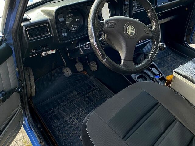 Синий ВАЗ 2105, объемом двигателя 1.3 л и пробегом 150 тыс. км за 1050 $, фото 4 на Automoto.ua
