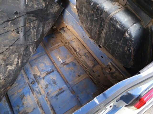 Синий ВАЗ 2105, объемом двигателя 1.2 л и пробегом 420 тыс. км за 800 $, фото 4 на Automoto.ua