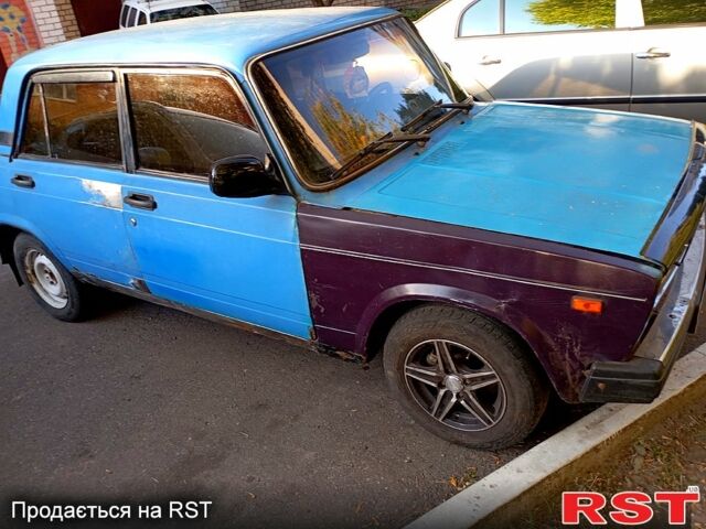Синий ВАЗ 2105, объемом двигателя 1.5 л и пробегом 200 тыс. км за 350 $, фото 3 на Automoto.ua