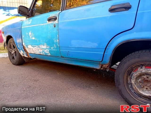 Синий ВАЗ 2105, объемом двигателя 1.5 л и пробегом 200 тыс. км за 350 $, фото 5 на Automoto.ua