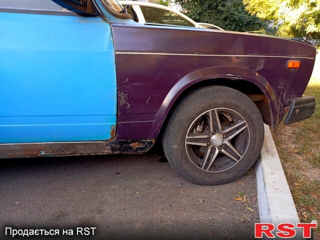 Синий ВАЗ 2105, объемом двигателя 1.5 л и пробегом 200 тыс. км за 350 $, фото 2 на Automoto.ua