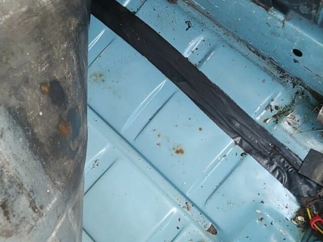 Синий ВАЗ 2105, объемом двигателя 1.3 л и пробегом 273 тыс. км за 360 $, фото 3 на Automoto.ua