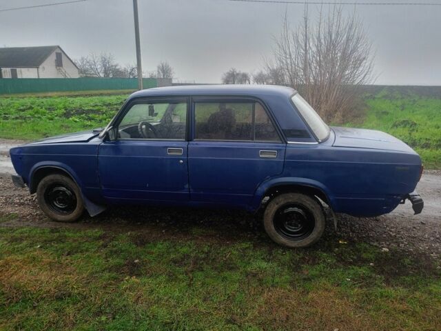 Синий ВАЗ 2105, объемом двигателя 1 л и пробегом 1000 тыс. км за 426 $, фото 6 на Automoto.ua