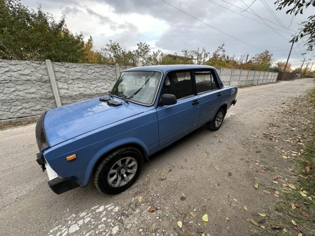 Синий ВАЗ 2105, объемом двигателя 1.5 л и пробегом 100 тыс. км за 1200 $, фото 3 на Automoto.ua