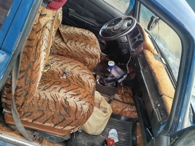 Синий ВАЗ 2105, объемом двигателя 1.5 л и пробегом 1 тыс. км за 656 $, фото 3 на Automoto.ua