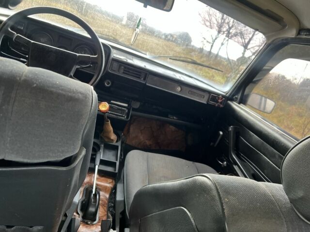 Синій ВАЗ 2105, об'ємом двигуна 1.5 л та пробігом 300 тис. км за 650 $, фото 6 на Automoto.ua