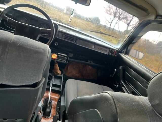 Синий ВАЗ 2105, объемом двигателя 1.5 л и пробегом 20 тыс. км за 616 $, фото 4 на Automoto.ua