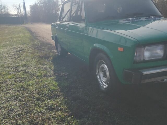 Зеленый ВАЗ 2105, объемом двигателя 2 л и пробегом 120 тыс. км за 881 $, фото 1 на Automoto.ua