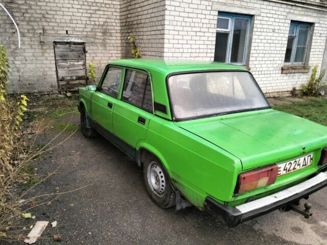 Зеленый ВАЗ 2105, объемом двигателя 1 л и пробегом 77 тыс. км за 300 $, фото 1 на Automoto.ua