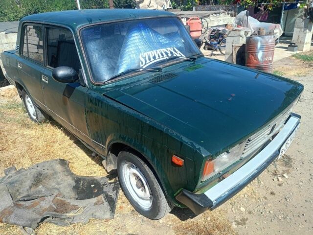 Зеленый ВАЗ 2105, объемом двигателя 1.5 л и пробегом 500 тыс. км за 450 $, фото 4 на Automoto.ua