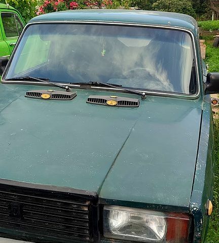 Зеленый ВАЗ 2105, объемом двигателя 1.5 л и пробегом 110 тыс. км за 400 $, фото 3 на Automoto.ua