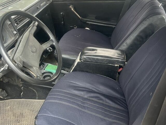 Зеленый ВАЗ 2105, объемом двигателя 1.5 л и пробегом 100 тыс. км за 572 $, фото 5 на Automoto.ua