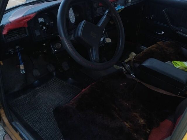 Оранжевый ВАЗ 2105, объемом двигателя 1.3 л и пробегом 300 тыс. км за 800 $, фото 5 на Automoto.ua