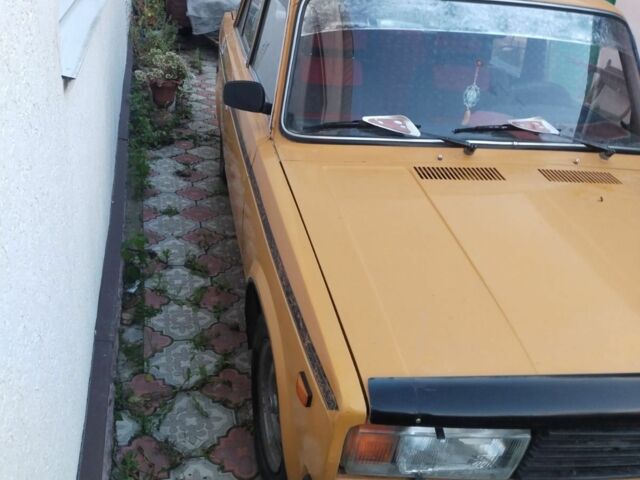 Оранжевый ВАЗ 2105, объемом двигателя 1.3 л и пробегом 300 тыс. км за 800 $, фото 3 на Automoto.ua