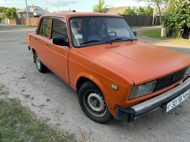 Оранжевый ВАЗ 2105, объемом двигателя 1.5 л и пробегом 300 тыс. км за 550 $, фото 3 на Automoto.ua