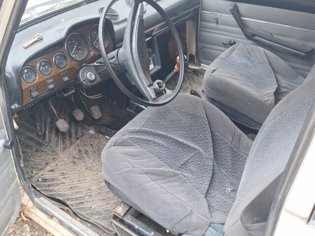ВАЗ 2106 1989 у Львові на Automoto.ua Білий ВАЗ 2106, об'ємом двигуна 1 л та пробігом 300 тис. км за 200 $, фото 4 на Automoto.ua
