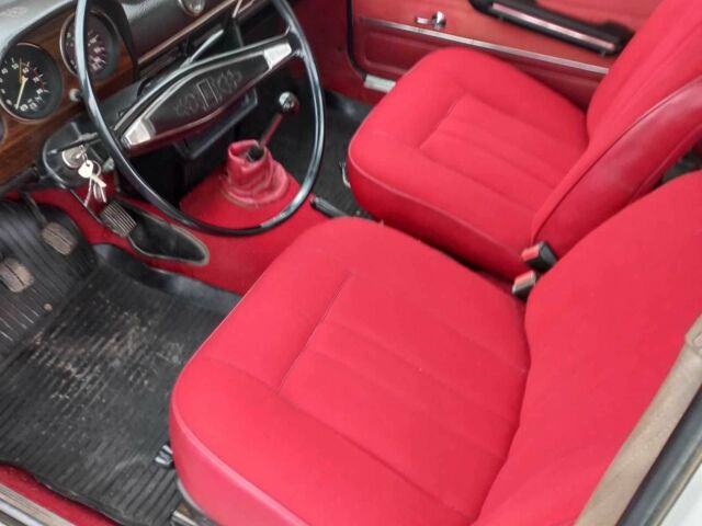 Білий ВАЗ 2106, об'ємом двигуна 1.6 л та пробігом 97 тис. км за 2200 $, фото 4 на Automoto.ua