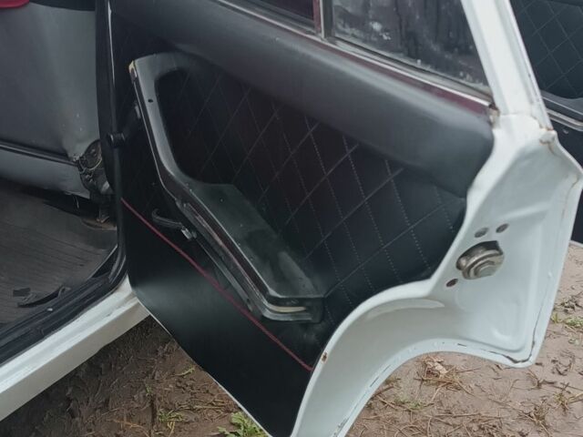 Белый ВАЗ 2106, объемом двигателя 1.5 л и пробегом 280 тыс. км за 600 $, фото 6 на Automoto.ua