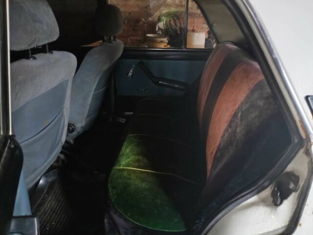 Белый ВАЗ 2106, объемом двигателя 1.1 л и пробегом 500 тыс. км за 522 $, фото 3 на Automoto.ua