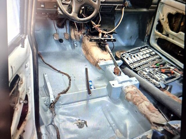 Білий ВАЗ 2106, об'ємом двигуна 1.3 л та пробігом 300 тис. км за 650 $, фото 8 на Automoto.ua