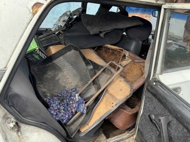 Белый ВАЗ 2106, объемом двигателя 1.5 л и пробегом 25 тыс. км за 360 $, фото 5 на Automoto.ua