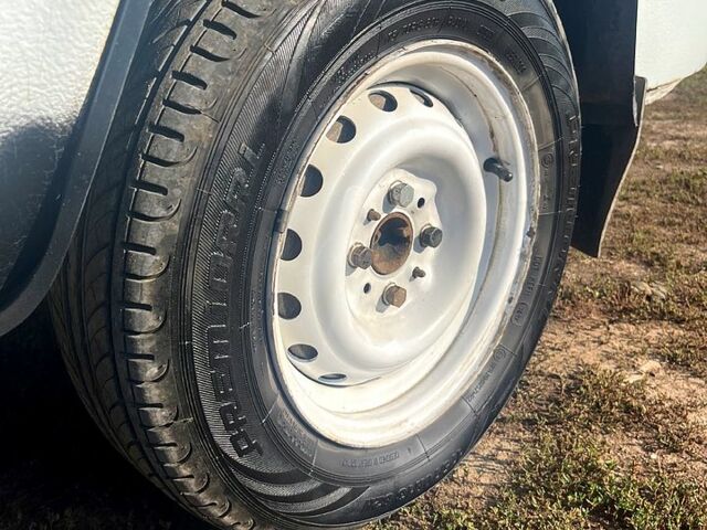 Білий ВАЗ 2106, об'ємом двигуна 1.6 л та пробігом 180 тис. км за 600 $, фото 5 на Automoto.ua