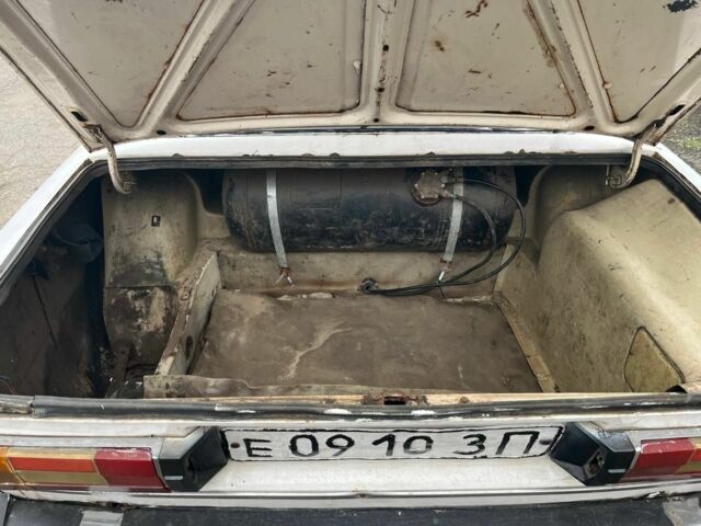 Белый ВАЗ 2106, объемом двигателя 0 л и пробегом 500 тыс. км за 311 $, фото 4 на Automoto.ua