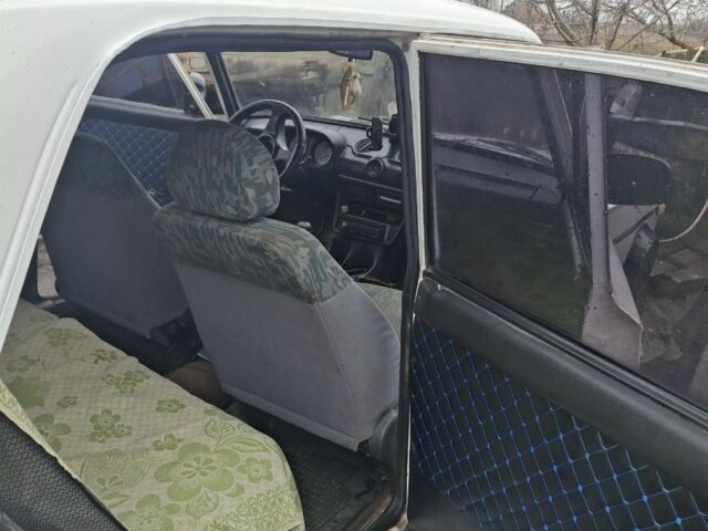 Белый ВАЗ 2106, объемом двигателя 0 л и пробегом 300 тыс. км за 761 $, фото 4 на Automoto.ua