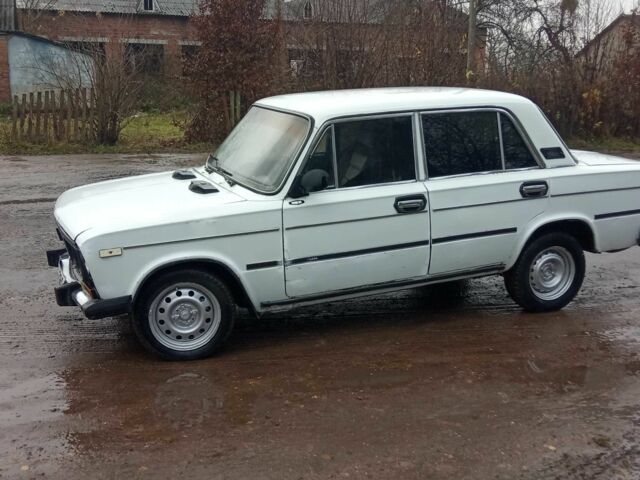 Белый ВАЗ 2106, объемом двигателя 1.3 л и пробегом 330 тыс. км за 350 $, фото 4 на Automoto.ua