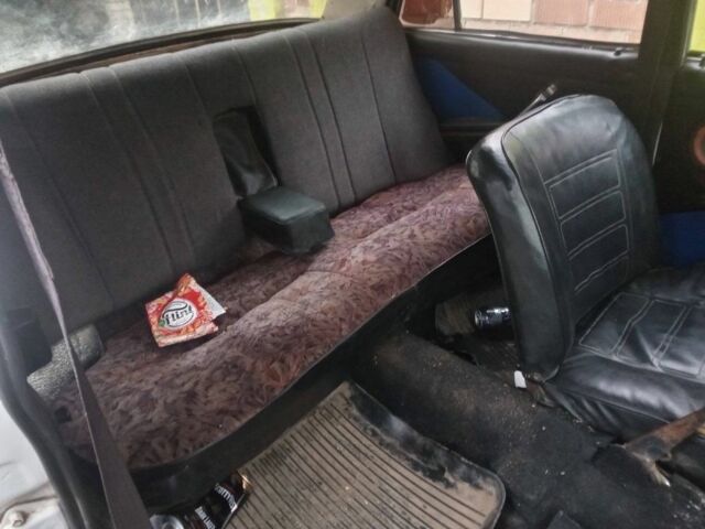 Белый ВАЗ 2106, объемом двигателя 1.2 л и пробегом 10 тыс. км за 286 $, фото 6 на Automoto.ua