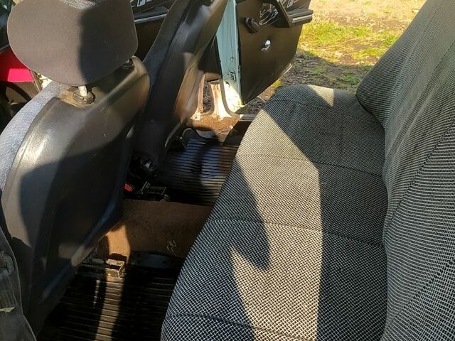 Белый ВАЗ 2106, объемом двигателя 1.6 л и пробегом 100 тыс. км за 600 $, фото 11 на Automoto.ua