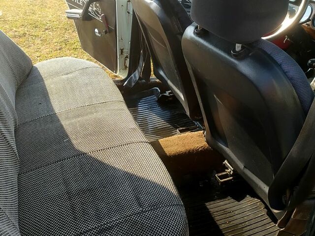 Белый ВАЗ 2106, объемом двигателя 1.6 л и пробегом 100 тыс. км за 600 $, фото 12 на Automoto.ua