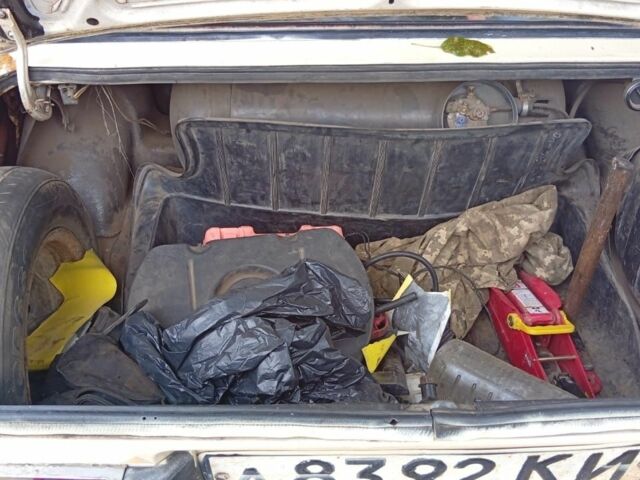 Белый ВАЗ 2106, объемом двигателя 1 л и пробегом 248 тыс. км за 605 $, фото 3 на Automoto.ua