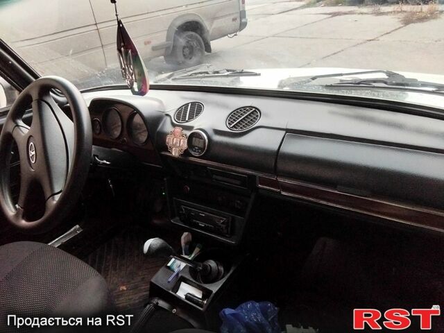 Белый ВАЗ 2106, объемом двигателя 1.3 л и пробегом 0 тыс. км за 1200 $, фото 3 на Automoto.ua
