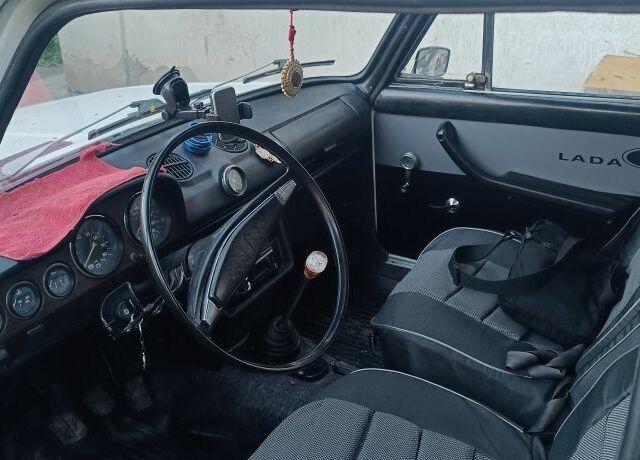 Белый ВАЗ 2106, объемом двигателя 3 л и пробегом 90 тыс. км за 800 $, фото 3 на Automoto.ua