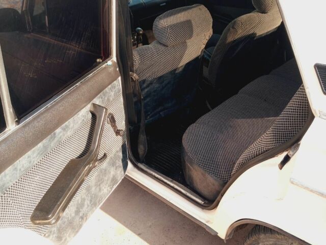 Белый ВАЗ 2106, объемом двигателя 1.6 л и пробегом 60 тыс. км за 850 $, фото 6 на Automoto.ua