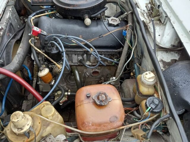 Белый ВАЗ 2106, объемом двигателя 0 л и пробегом 200 тыс. км за 700 $, фото 4 на Automoto.ua