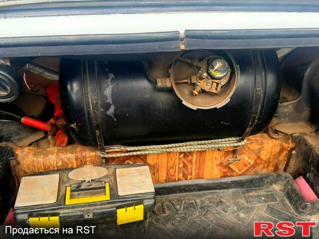 Білий ВАЗ 2106, об'ємом двигуна 1.5 л та пробігом 263 тис. км за 700 $, фото 9 на Automoto.ua