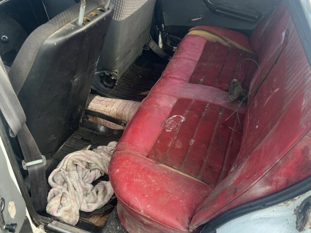 Белый ВАЗ 2106, объемом двигателя 1.6 л и пробегом 456 тыс. км за 354 $, фото 7 на Automoto.ua