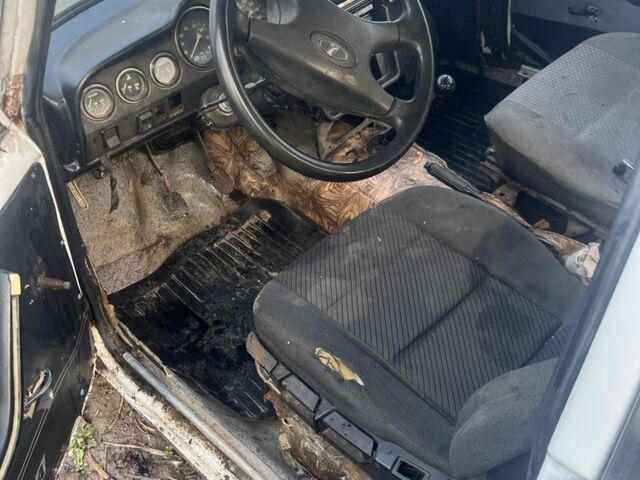 Белый ВАЗ 2106, объемом двигателя 1.6 л и пробегом 456 тыс. км за 354 $, фото 6 на Automoto.ua