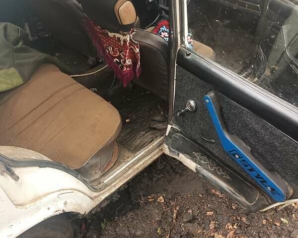 Белый ВАЗ 2106, объемом двигателя 1.3 л и пробегом 270 тыс. км за 360 $, фото 4 на Automoto.ua