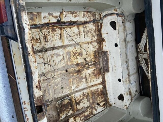 Белый ВАЗ 2106, объемом двигателя 0 л и пробегом 2 тыс. км за 332 $, фото 5 на Automoto.ua