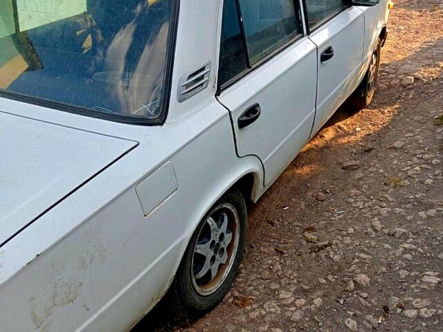 Белый ВАЗ 2106, объемом двигателя 1.3 л и пробегом 200 тыс. км за 550 $, фото 1 на Automoto.ua