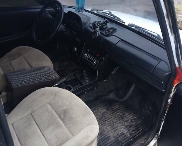 Белый ВАЗ 2106, объемом двигателя 1.5 л и пробегом 250 тыс. км за 1100 $, фото 3 на Automoto.ua